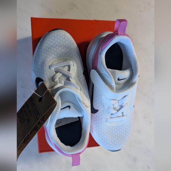 Nike Kids Revolution size 10 Pink and White - Picture 8 of 8